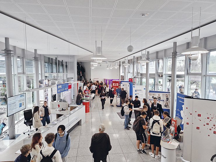 Für den Messebesuch sollte man sich ausreichend Zeit nehmen. Nur so kann man möglichst viel entdecken und Kontakte knüpfen. - © IHK Lippe zu Detmold