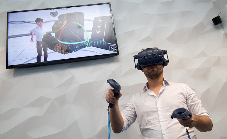 Sich nicht nur in virtuellen Welten bewegen, sondern sie auch selbst erschaffen: Das lernen künftige Gestalter und Gestalterinnen für immersive Medien. - © Andrea Warnecke