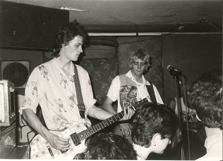 "Hosen"-Gitarrist Michael Breitkopf (Breiti, links) und Bassist Andreas Andi Meure. - © Thomas Bauer