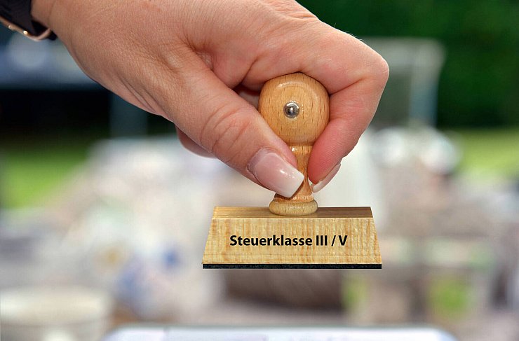 Die Kombination aus den Steuerklassen III und V wird abgeschafft. - © imago images/blickwinkel