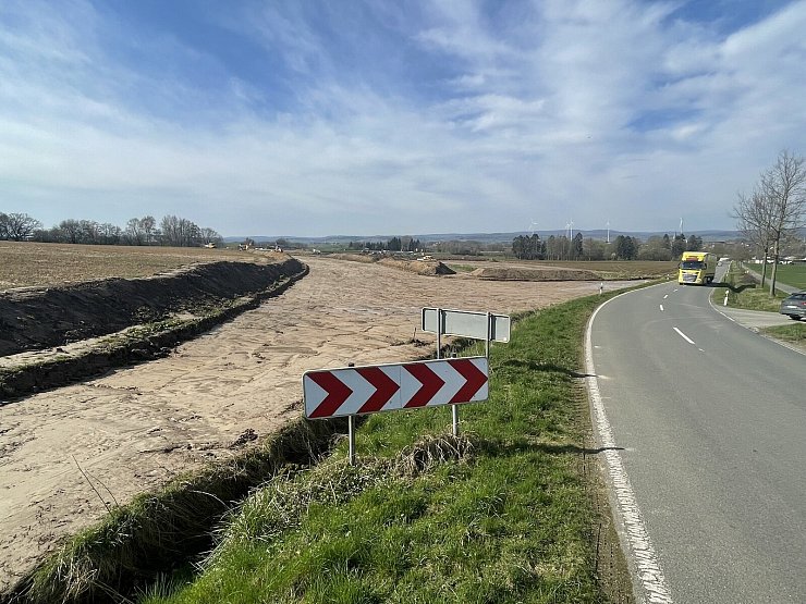 Die Arbeiten an der L827n vor den Toren Steinheims schreiten voran. Demnächst wird die Lother Straße für den zweiten Bauabschnitt gesperrt. - © Silke Buhrmester