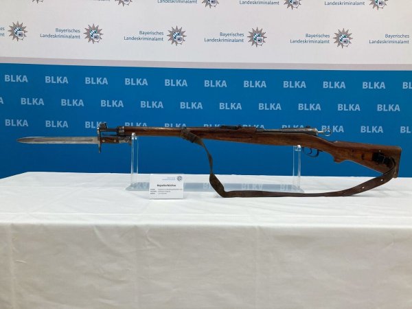 Mit dieser Waffe schoss der Täter in München. - © Frederick Mersi/dpa