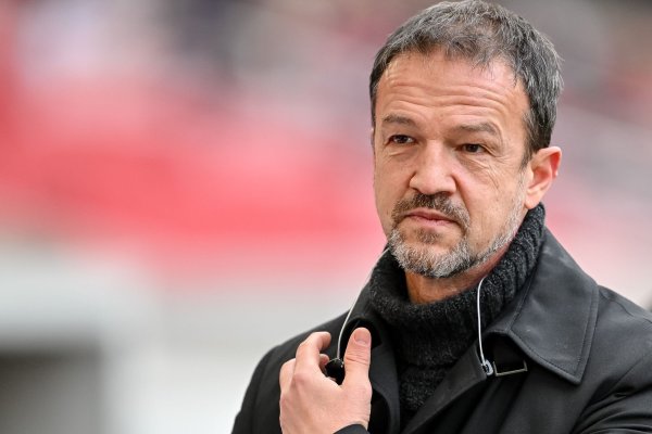 Fredi Bobic glaubt nicht recht an einen Wechsel von Florian Wirtz zum FC Bayern. - © Harry Langer/dpa