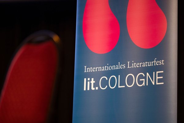 Das Literaturfestival Lit.Cologne bietet dieses Jahr mehr als 200 Veranstaltungen (Archivbild). - © Thomas Banneyer/dpa