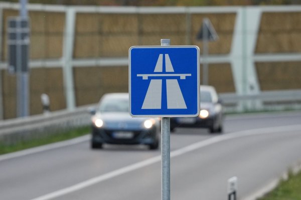 An der A44 bei Dortmund-Unna steht eine Vollsperrung an. (Symbolbild) - © Soeren Stache/dpa
