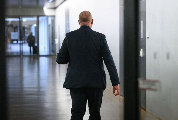 Die Sitzungen des Parlamentarischen Kontrollgremiums sind grundsätzlich geheim. Nur einmal im Jahr befragen die Abgeordneten das Spitzenpersonal der Nachrichtendienste in einer öffentlichen Sitzung. - © Bernd von Jutrczenka/dpa