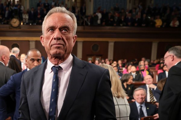 Gesundheitsminister Robert F. Kennedy Jr. schlägt Vitamin A vor im Kampf gegen Masern. - © Win McNamee/POOL Getty Images/AP/dpa