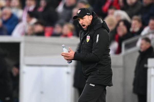 Sebastian Hoeneß und der VfB Stuttgart sind seit vier Spielen sieglos. - © Harry Langer/dpa