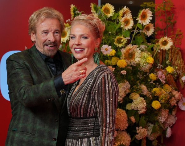 Thomas Gottschalk und Karina Mroß im September in Berlin. (Archivbild) - © Soeren Stache/dpa