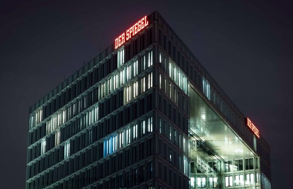 Das Nachrichtenmagazin «Spiegel» vergibt 2025 erstmals einen eigenen Buchpreis. (Archivbild) - © Christian Charisius/dpa