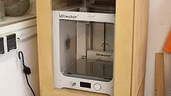 Mit dem 3-D-Drucker können fehlende Ersatzteile selbst hergestellt werden. - © Chiara Wibbeke