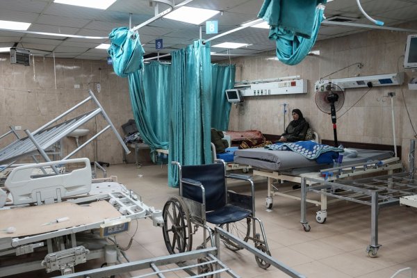 Israel greift immer wieder Krankenhäuser im Gazastreifen an, weil sich darin Hamas-Kämpfer verstecken sollen. (Archivbild) - © Abdel Kareem Hana/AP/dpa