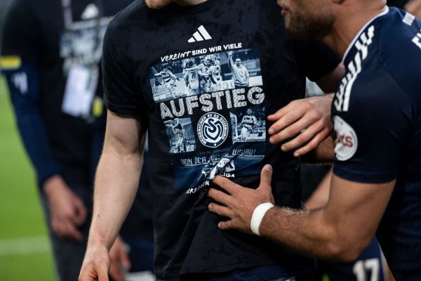 Duisburg ist zurück in der 3. Liga. - © Fabian Strauch/dpa
