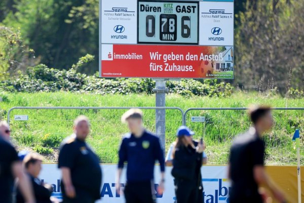 Auch Düren verlässt die Regionalliga. - © Christoph Reichwein/dpa