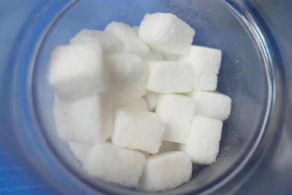 Großbritannien besteuert bereits besonders gezuckerte Softdrinks. - © Elisa Schu/dpa
