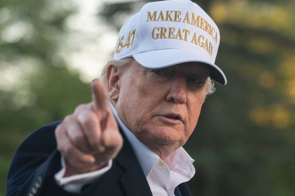 Trump hat die «Atlantic»-Redaktion mehrfach beschimpft. Nun sprach er unter anderem mit dem Chefredakteur. - © Manuel Balce Ceneta/AP/dpa