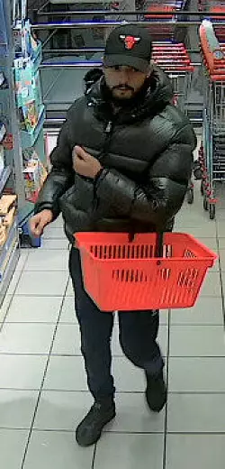 Wer hat Informationen zu diesem Mann? - © Polizei Lippe