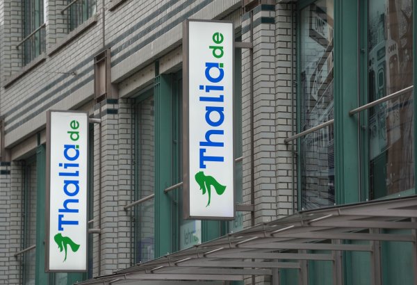 Das Thalia-Logo an einer Filiale der Buchhandelskette. - © Marcus Brandt/dpa