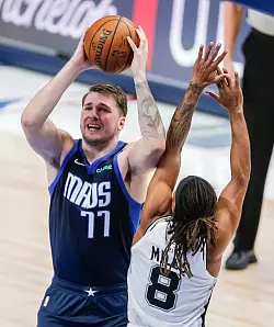 Dallas Mavericks - San Antonio Spurs - &copy; Foto: Brandon Wade/AP/dpa
