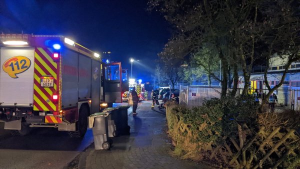 Ein Stapel Papier hatte am Wochenende in der Albert-Schweizerstraße Feuer gefangen. - © Freiwillige Feuerwehr Oerlinghausen