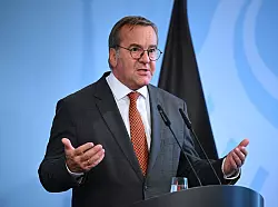 Bundesverteidigungsminister Boris Pistorius (SPD) setzt bei der Gewinnung neuer Soldatinnen und Soldaten bisher auf Freiwilligkeit. - © picture alliance/dpa