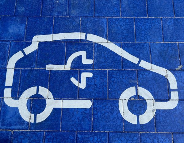 - © Christoph Dernbach/dpa/dpa-tmn