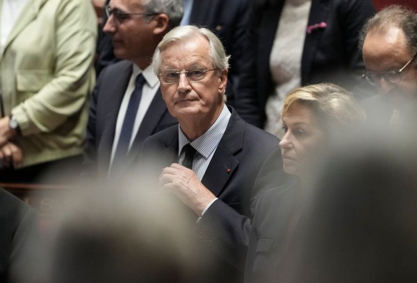 Frankreichs neuer Premier Barnier will an Grenzkontrollen zur Abwehr von Migranten festhalten. - © Thibault Camus/AP/dpa