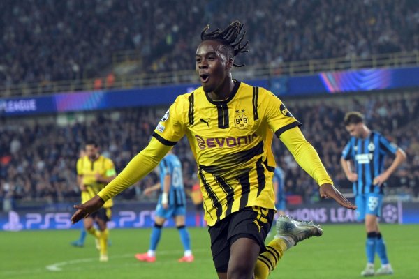 Dortmund-Profi Jamie Bynoe-Gittens gelangen zum Champions-League-Auftakt in Brügge zwei Tore. - © Federico Gambarini/dpa