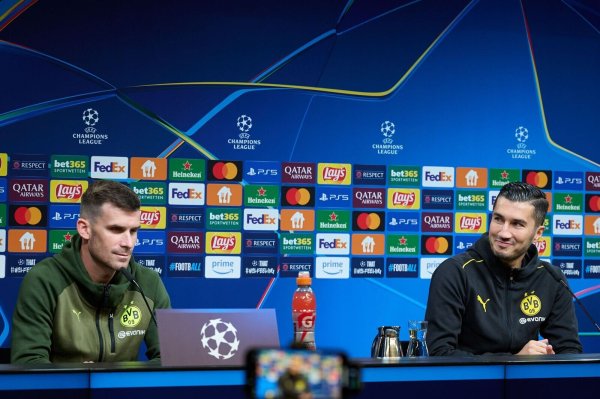 Denkt über eine Ausbildung zum Trainer nach: BVB-Profi Pascal Groß (l.) mit BVB-Coach Nuri Sahin. - © Bernd Thissen/dpa
