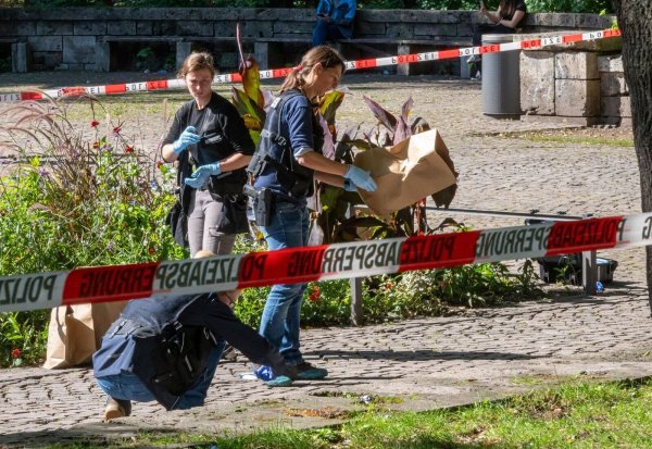 Der Hauptverdächtige nach der Tötung eines Mannes im Alten Botanischen Garten ist gefasst. - © Peter Kneffel/dpa