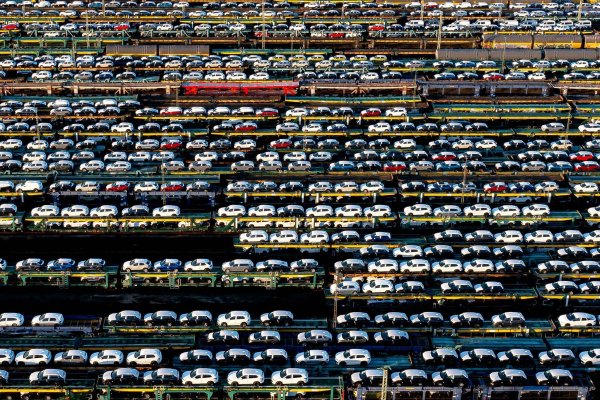 Neuwagen sind im letzten halbe Jahr deutlich teurer geworden. (Archivbild) - © Sina Schuldt/dpa