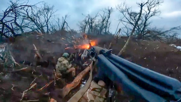Russische Soldaten haben die Stadt Cherson beschossen. (Archivbild) - © Uncredited/Russian Defense Ministry Press Service/AP/dpa