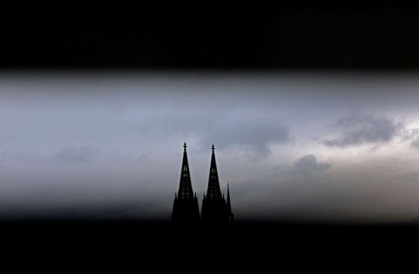 Das Erzbistum Köln, das größte katholische Bistum in Deutschland, muss künftig mit weniger Geld auskommen (Archivbild). - © Oliver Berg/dpa