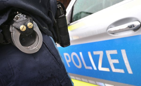 Die Polizei sucht im Kreis Steinfurt einen Autodieb. (Symbolbild) - © Karl-Josef Hildenbrand/dpa