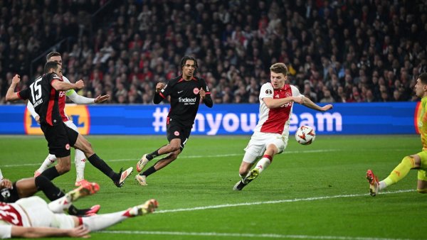 Eintracht Frankfurt darf auf den Einzug ins Viertelfinale der Europa League hoffen. - © Arne Dedert/dpa