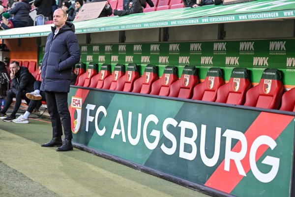 Jess Thorup ist zufrieden mit dem Lauf seiner Augsburger. - © Harry Langer/dpa