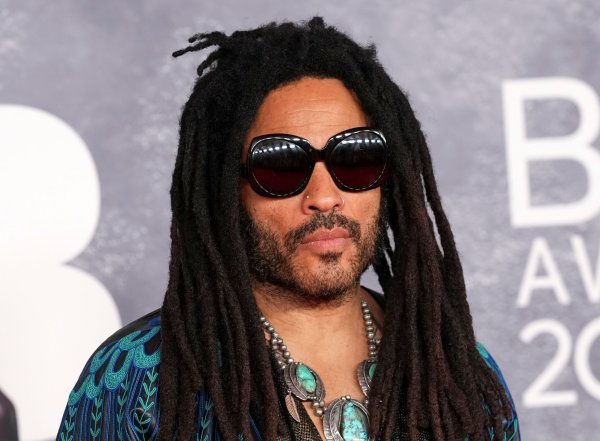 US-Rockstar Lenny Kravitz macht sich Sorgen um die Weltlage. (Archivbild) - © Scott A Garfitt/Invision/AP/dpa