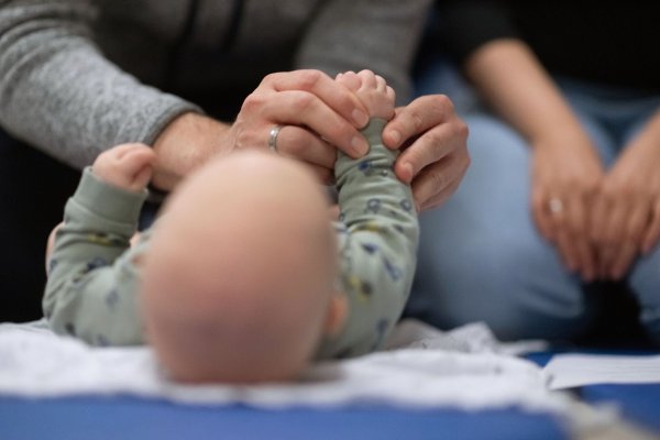 Eine RSV-Infektion ist bei Säuglingen und Kindern in Deutschland die häufigste Ursache von Erkrankungen der unteren Atemwege. (Symbolbild) - © Marijan Murat/dpa