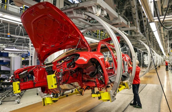 In der Autoindustrie sind die Gewinne stark gesunken. (Archivbild) - © Jan Woitas/dpa-Zentralbild/dpa