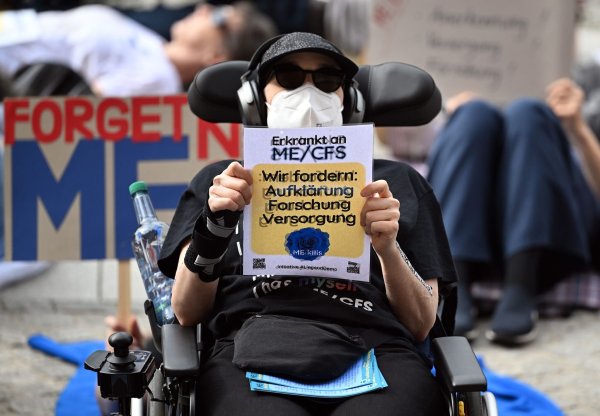 Wer an ME/CFS erkrankt, kann häufig kaum noch am Leben teilnehmen. In Nordrhein-Westfalen haben sich die Diagnosezahlen innerhalb von zehn Jahren verdreifacht. (Archivbild) - © Soeren Stache/dpa