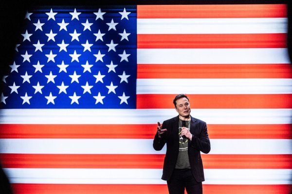 Musk mischt im Wahlkampf kräftig mit. - © Sean Simmers/The Patriot-News/AP/dpa