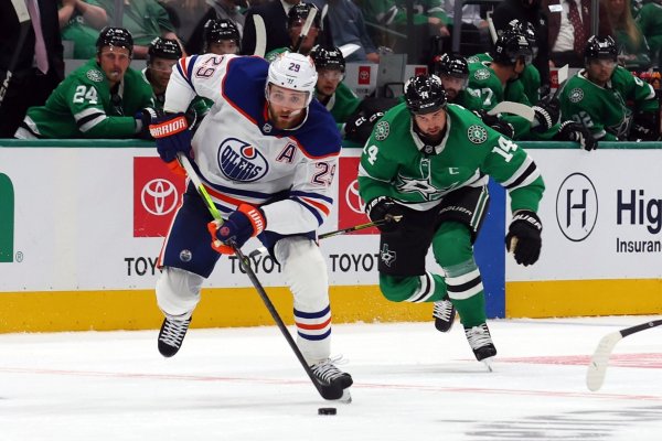 Oilers-Star Leon Draisaitl erzielte sein drittes Saisontor. - © Richard W. Rodriguez/AP/dpa