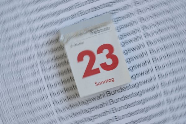 Für FDP, BSW und Linke könnte die Bundestagswahl am 23. Februar zur Existenzfrage werden. (Archivbild) - © Sebastian Kahnert/dpa