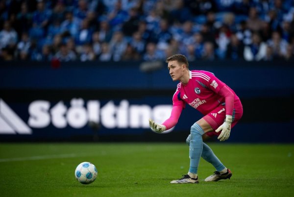 Ron-Thorben Hoffmann wird den FC Schalke 04 wohl verlassen. - © Fabian Strauch/dpa