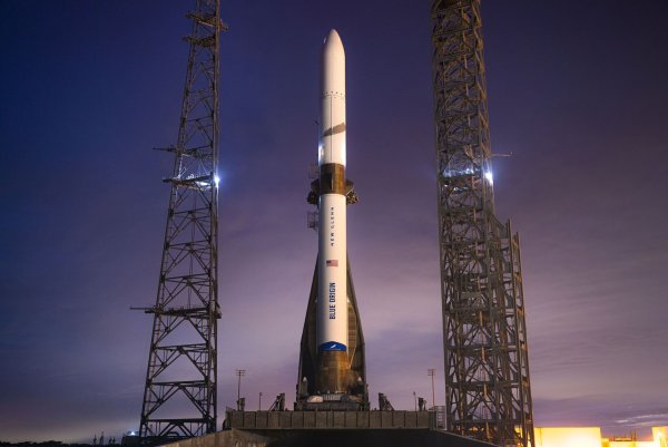 Die Rakete «New Glenn» ist rund 100 Meter hoch. Sie ist nach John Glenn benannt, dem ersten US-amerikanischen Astronauten in einer Erdumlaufbahn. - © -/Blue Origin/dpa