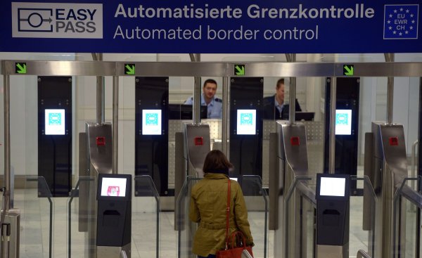 Das neue EU-Grenzsystem soll mehr automatisierte Kontrollen ermöglichen. (Archivbild) - © picture alliance / dpa