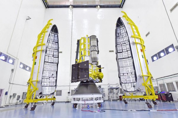 Der NISAR-Satellit im indischen Weltraumbahnhof Satish Dhawan Space Center. (Foto Archiv) - © Uncredited/Indian Space Research Organization/NASA/AP/dpa