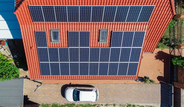 Bei der Abrechnung von privaten Solaranlagen gibt es vielerorts Probleme. (Archivbild) - © Patrick Pleul/dpa-Zentralbild/dpa