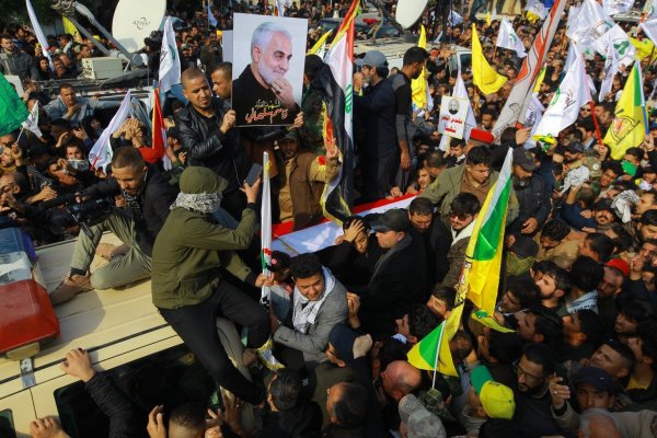 Trauerzug in Bagdad - © Foto: Ameer Al Mohmmedaw/dpa