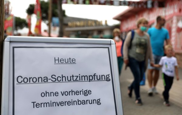 "Ohne Terminvereinbarung" - © Foto: Bernd Wüstneck/dpa-Zentralbild/dpa
